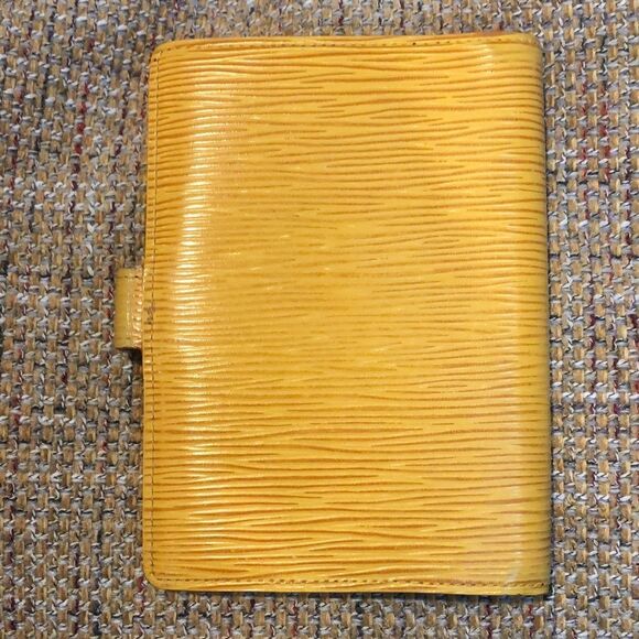 LOUIS VUITTON LV Epi Leather Agenda, Planner, Clutch with Credit Card Cut Outs - Picture 3 of 17